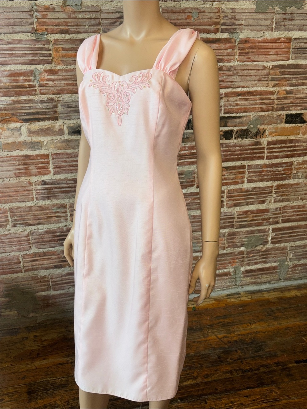 Vintage 1980’s Light Pink Sleeveless Embroidered Sheath Dress